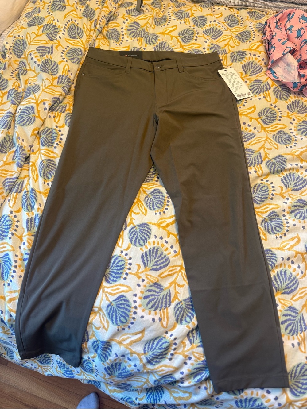lululemon athletica Men's Olive Stretch Pant